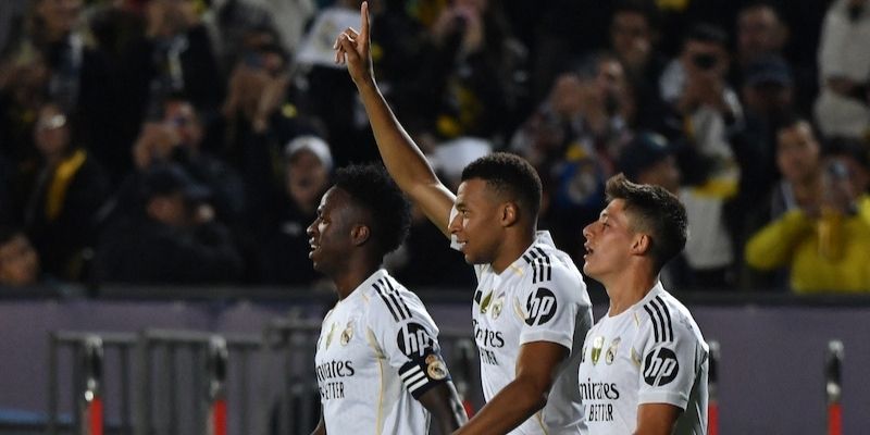 Mbappé rực sáng với hat-trick đầu tiên tại Real Madrid